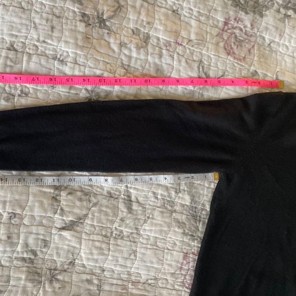 JOSEPH A. Classic Turtle Neck Sweater Black Medium - Picture 5 of 6